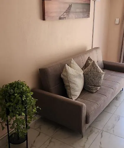 Cozy Batchelor Labiance