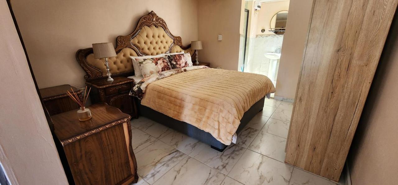 Cozy Batchelor Labiance Cape Town